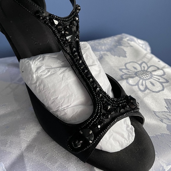 Portia sandals, size 8 - Picture 3 of 3